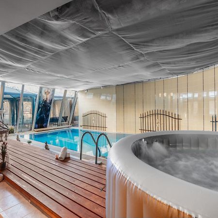 Unique Apartment With Private Pool, Cinema, Spa Prague Luaran gambar
