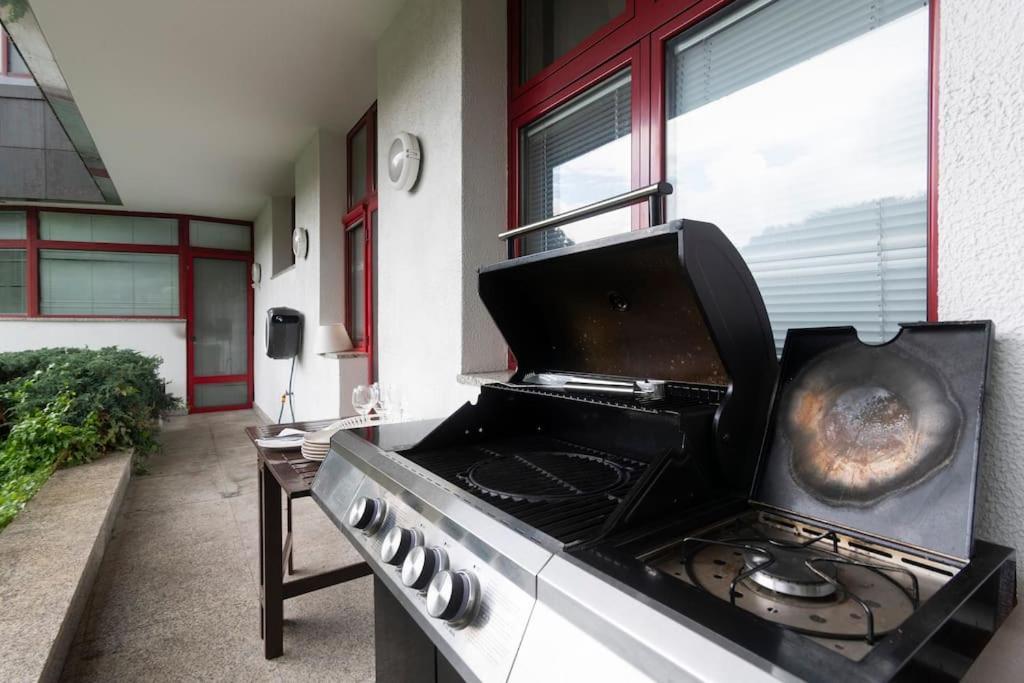 Unique Apartment With Private Pool, Cinema, Spa Prague Luaran gambar