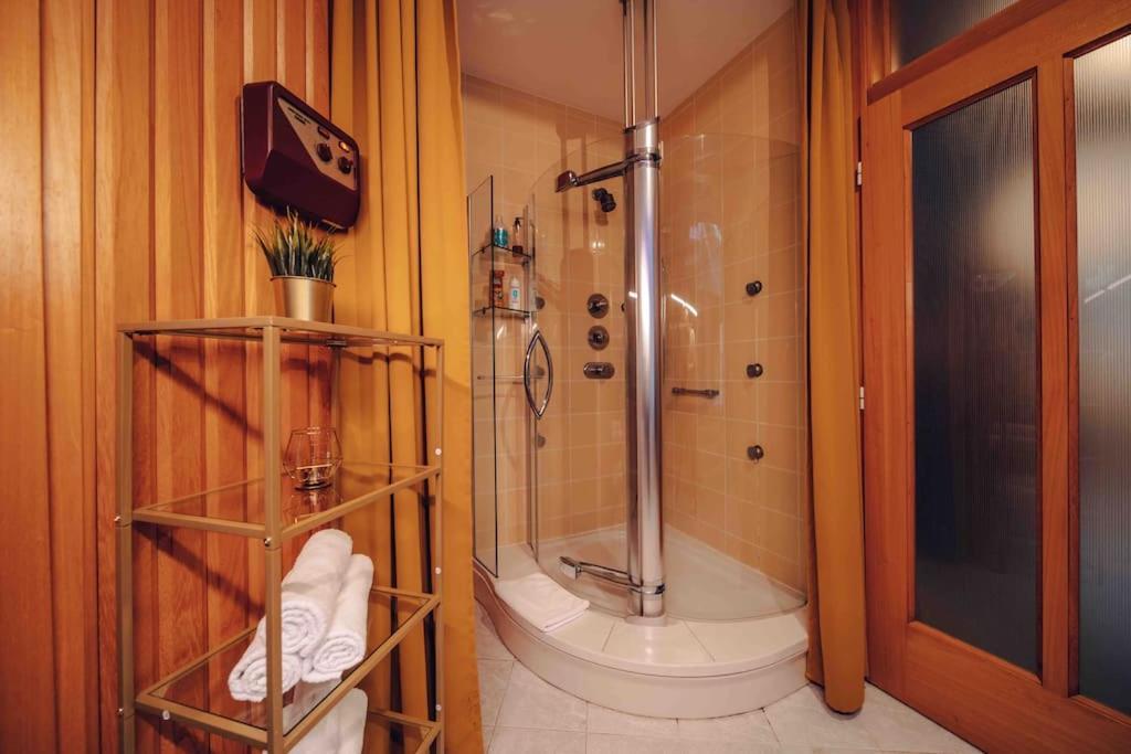 Unique Apartment With Private Pool, Cinema, Spa Prague Luaran gambar
