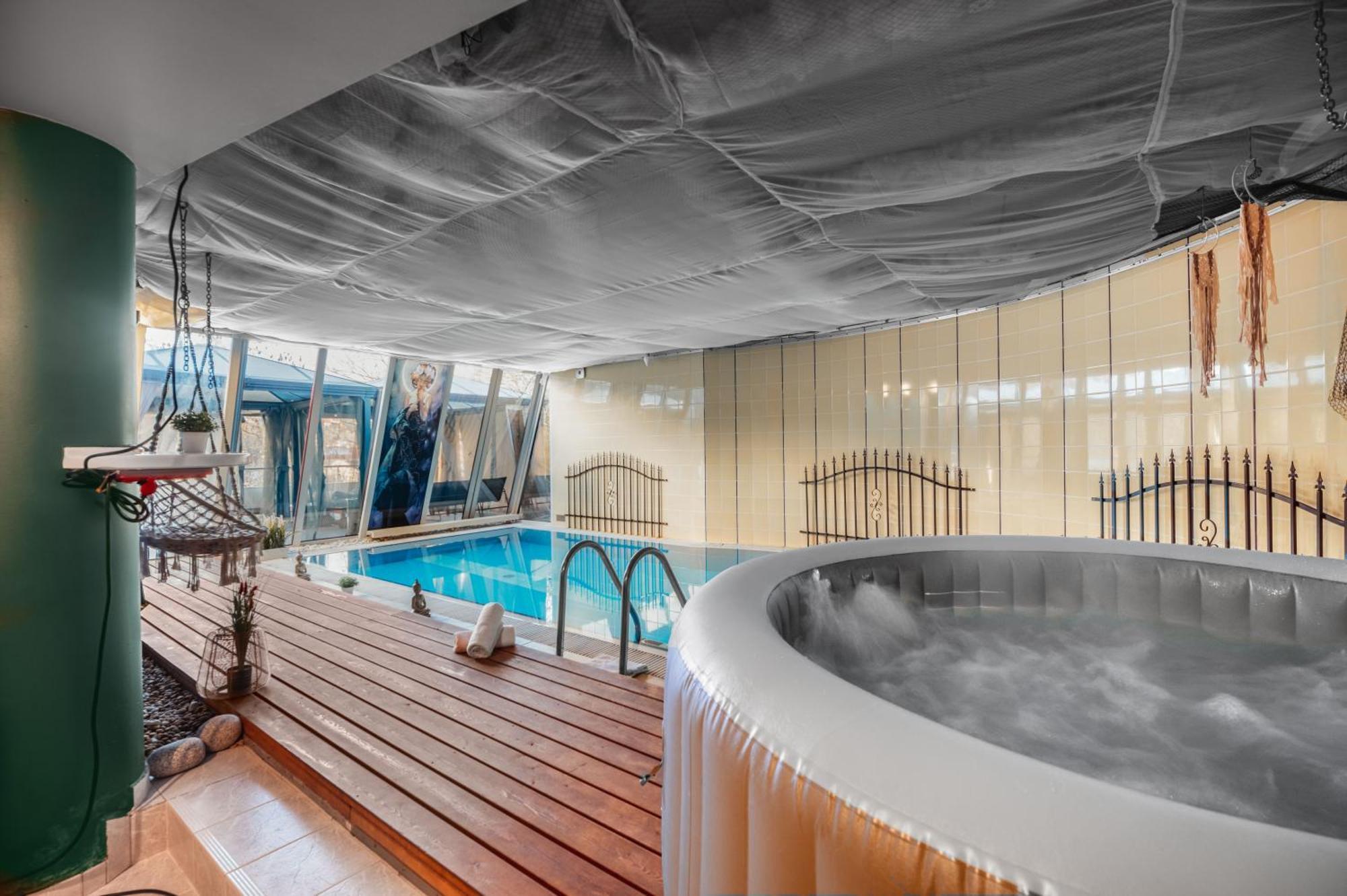 Unique Apartment With Private Pool, Cinema, Spa Prague Luaran gambar